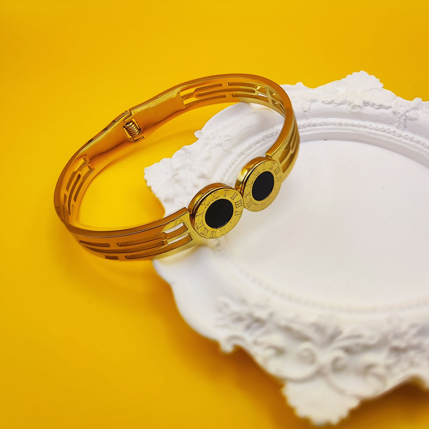 Women Gold-Plated Bangle-Style Bracelet