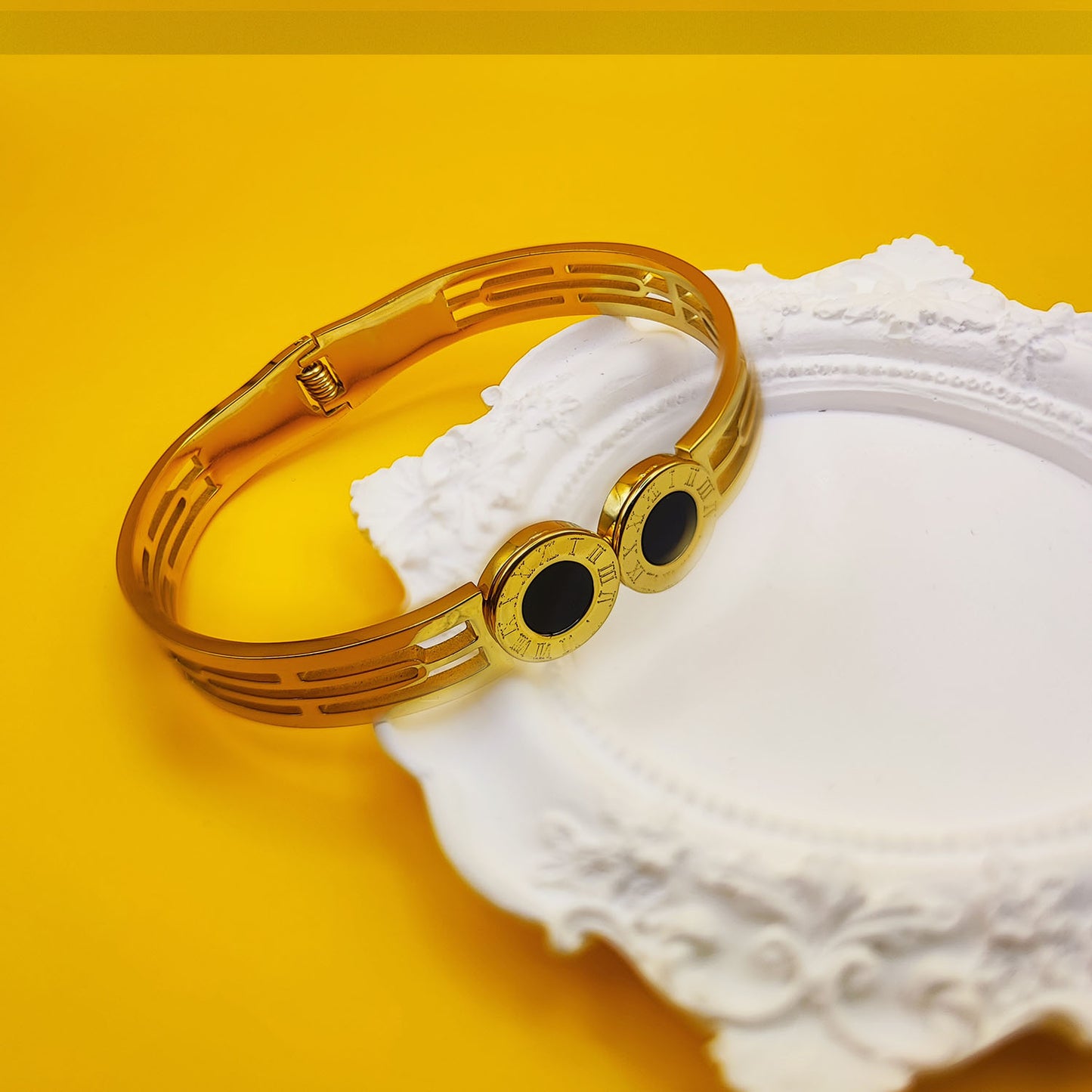Women Gold-Plated Bangle-Style Bracelet